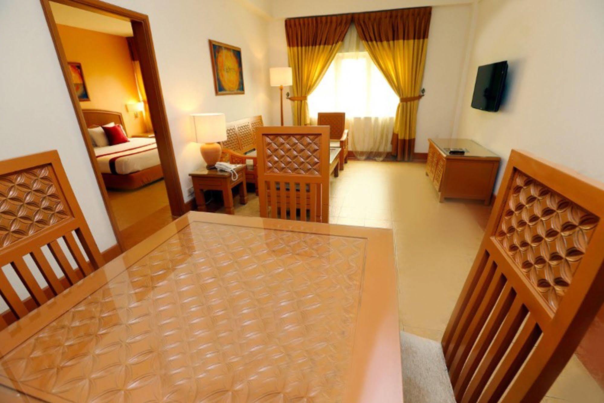 The Avenue M Hotel 3*